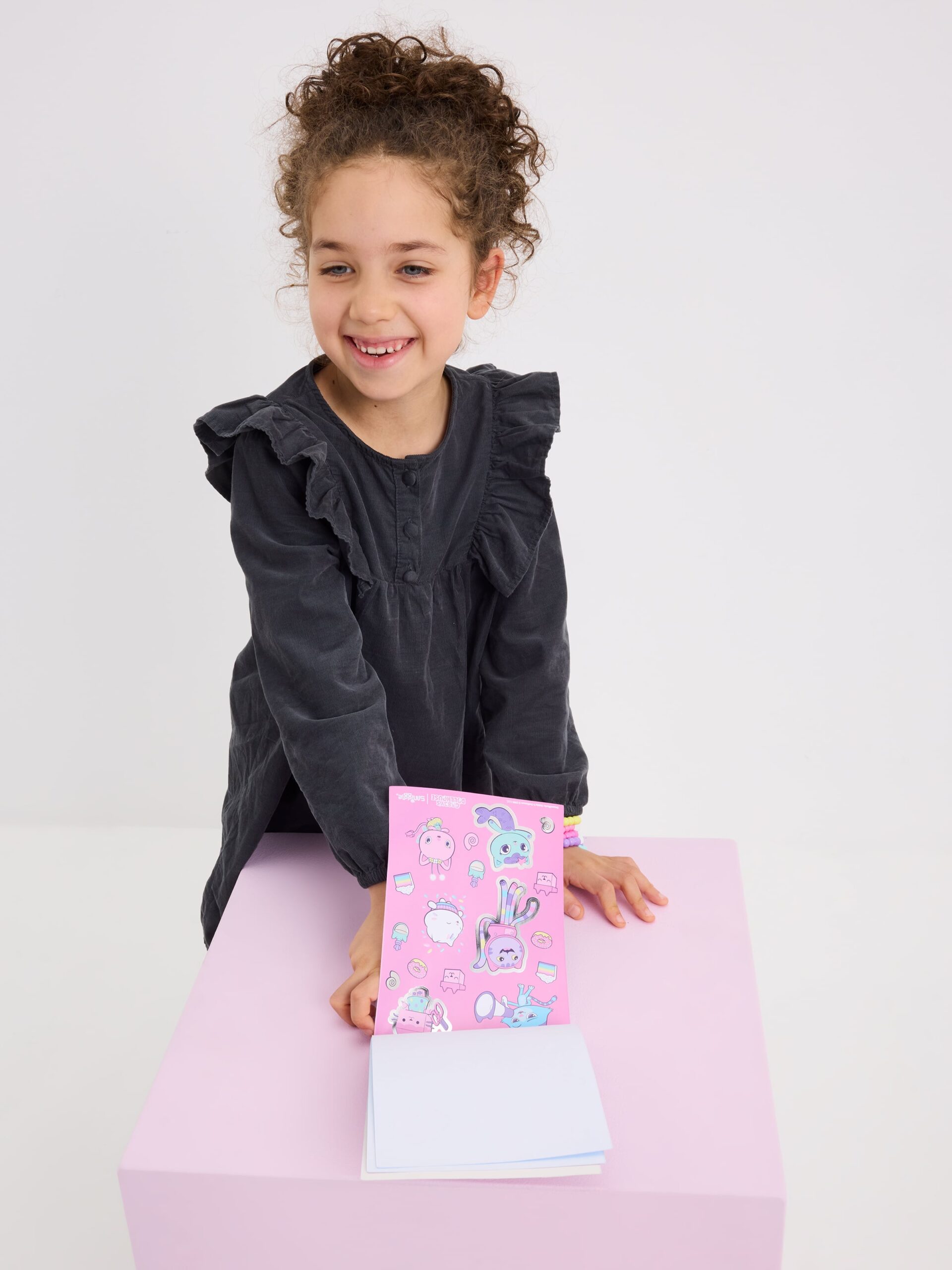 Smiggle - Gabbys Dollhouse Sticker Çıkartma Kitabı - Görsel 3