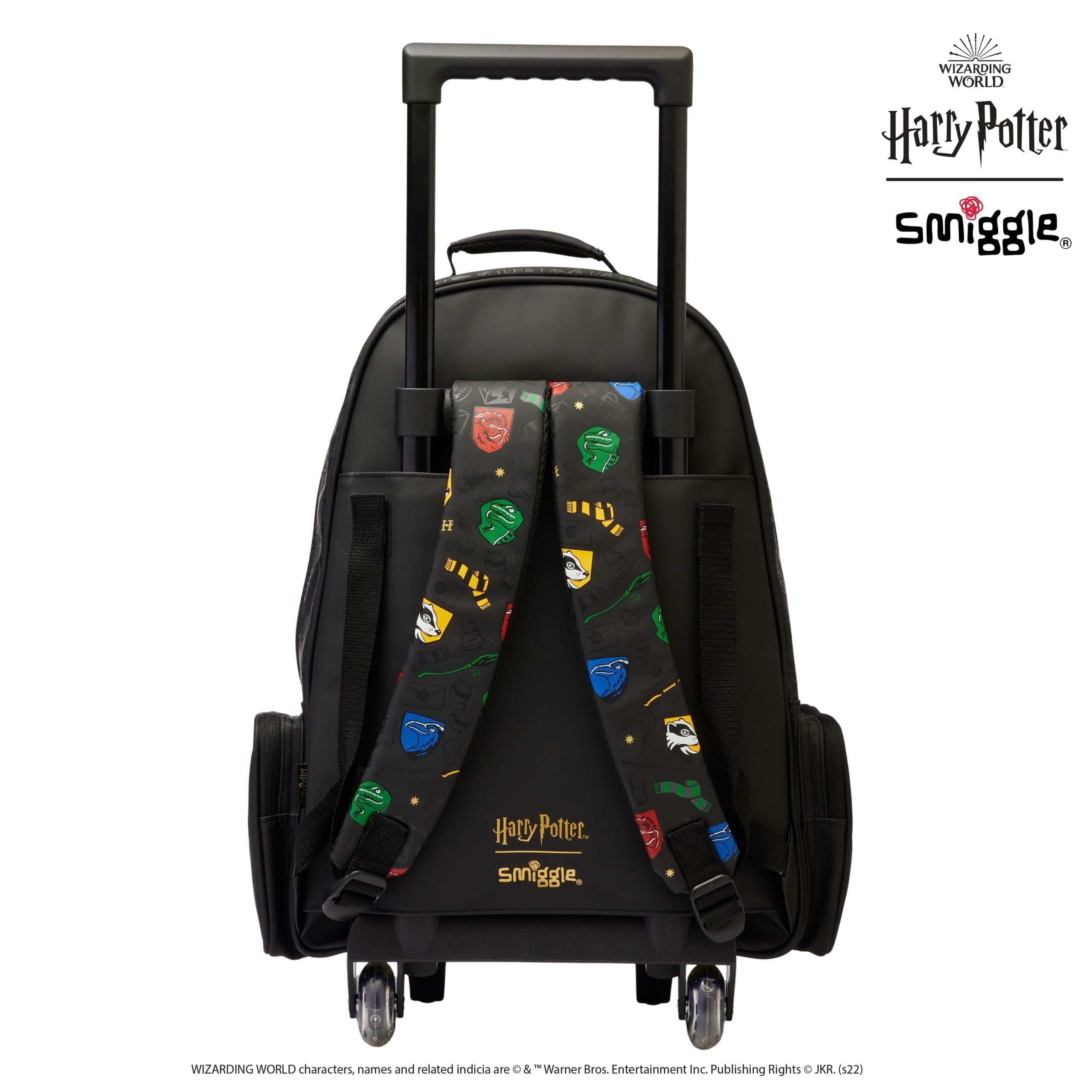 Smiggle - Harry Potter Işıklı Tekerlekli Çekçekli Sırt Çantası - Görsel 9